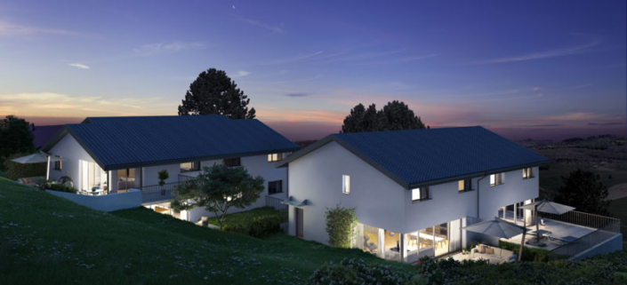 Vue sur deux villas au crépuscule avec lumière à l'intérieur et parasols ouverts sur les deux terrasses côté droit de l'image