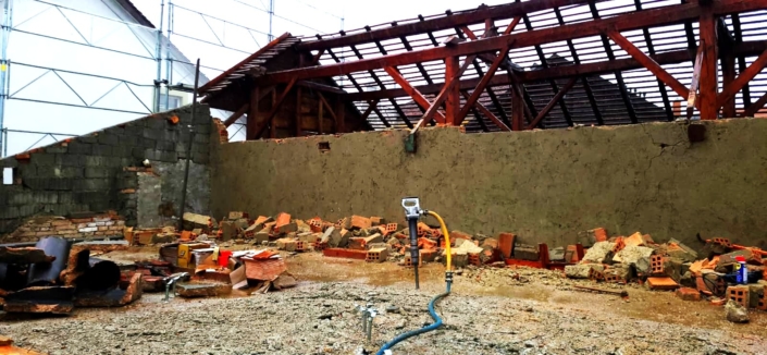 démolition en cours dans l'immeuble existant